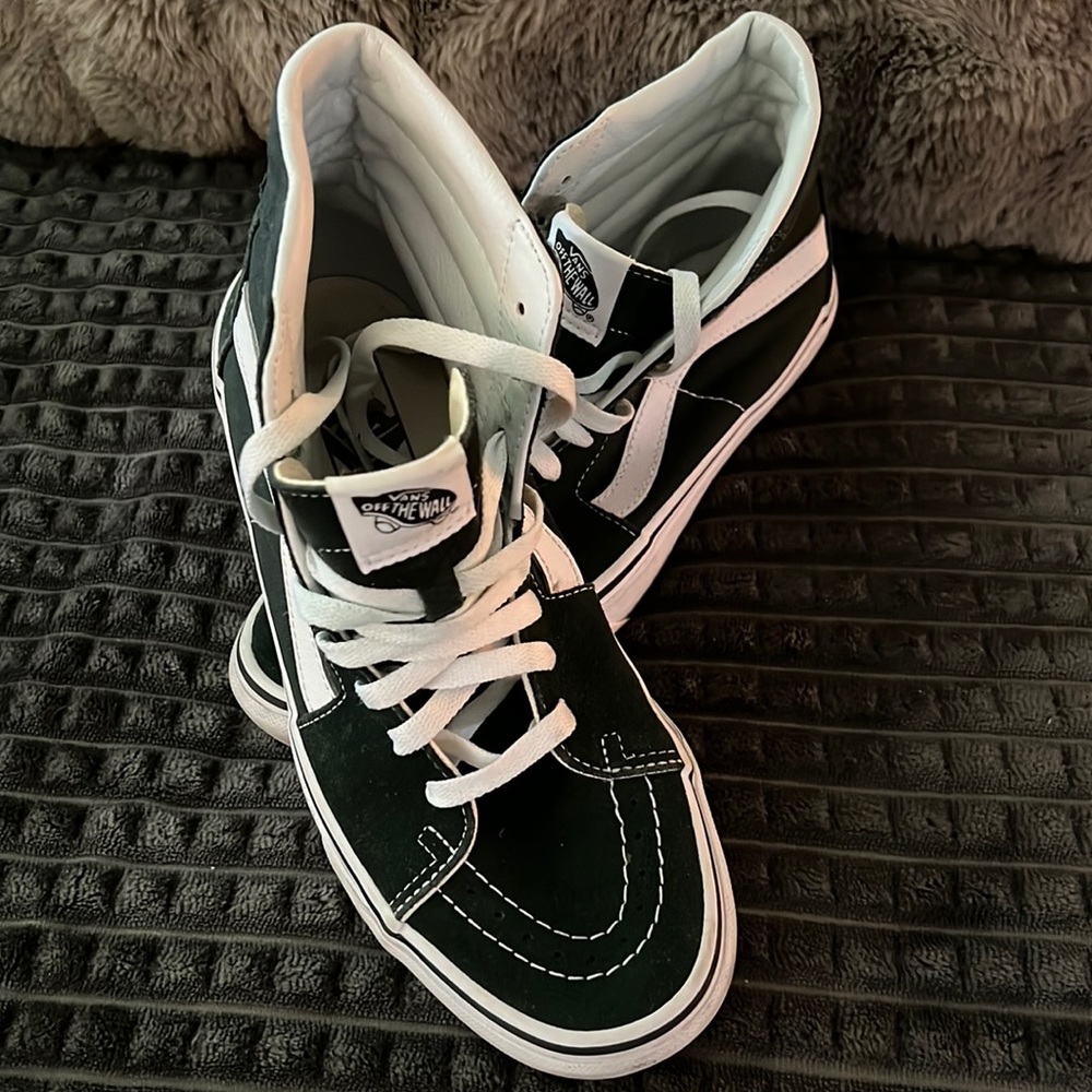 UNISEX Vans Skateboard Shoe- High-top